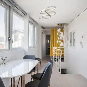 Ziip Hills 3 Apartment