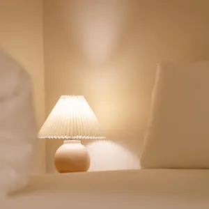  アパート White Linen House